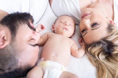 7 mẹo nhỏ giúp bố mẹ cho bé bú bình nhàn nhã hơn