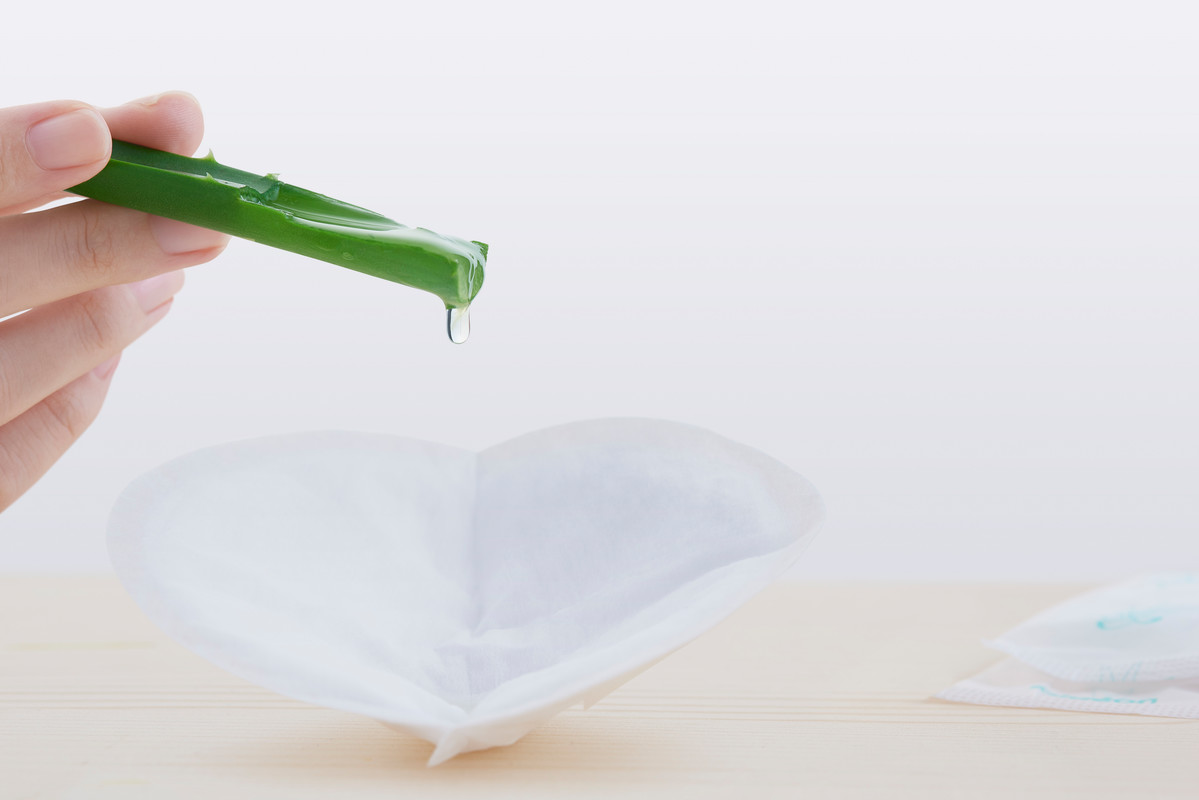 Nên bảo quản miếng lót thấm sữa trong hộp kín, để ở nơi thoáng mát