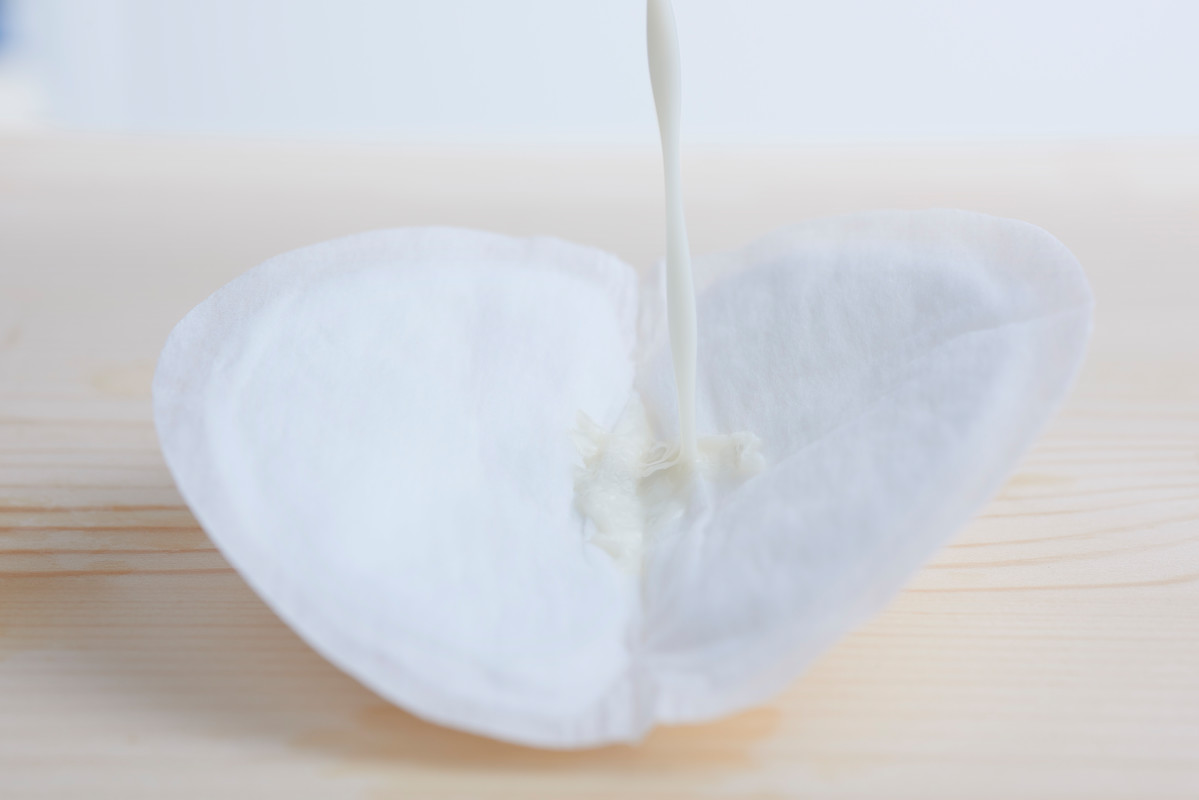 Miếng lót thấm sữa là gì?