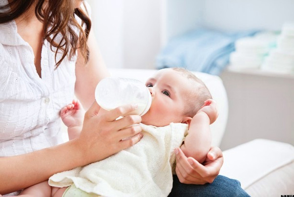 Những dấu mốc quan trọng cần thay bình sữa cho bé