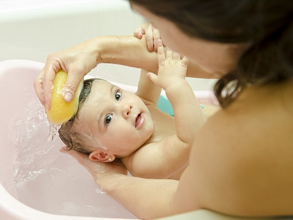 Tiêu chí chọn sữa tắm gội an toàn cho bé