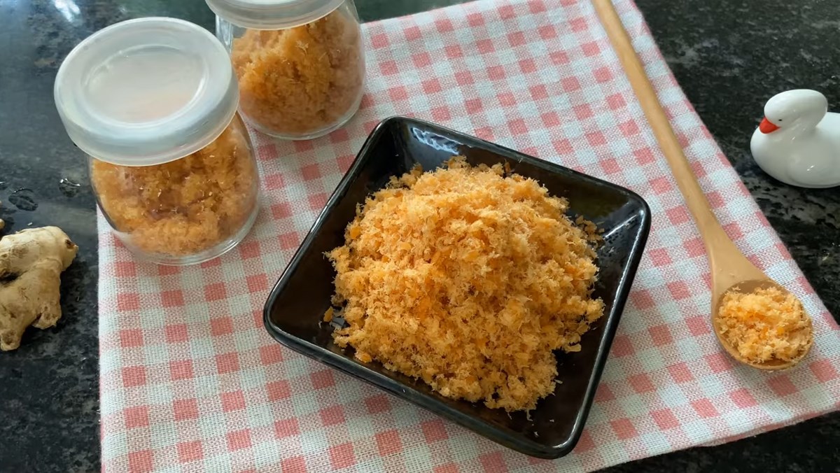 Thành phẩm khi áp dụng cách làm ruốc cá hồi cho bé ăn dặm truyền thống
