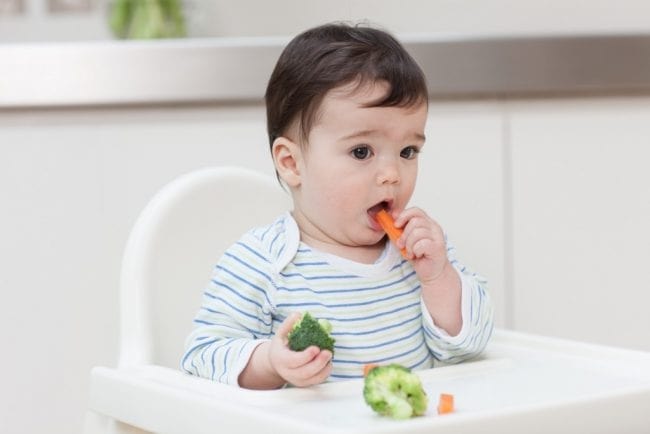 Ăn dặm BLW đem lại nhiều trải nghiệm mới mẻ cho con