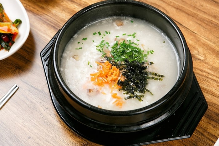 Mẹ cần lưu ý gì khi nấu cháo cá hồi cho bé ăn dặm