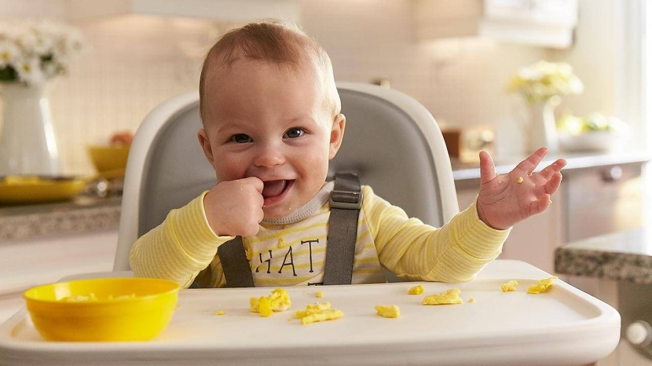 Ăn dặm tự chỉ huy giúp bé tự cảm nhận được nhiều mùi vị hơn và phát triển các kỹ năng ăn uống 