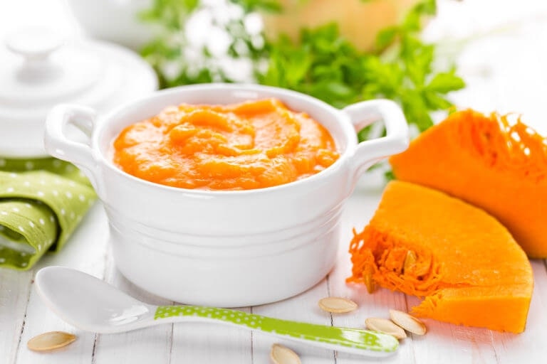 Cháo bí đỏ đầy dinh dưỡng cho bé 6 tháng