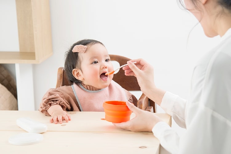 Mẹ không nên ép con ăn quá nhiều mỗi bữa